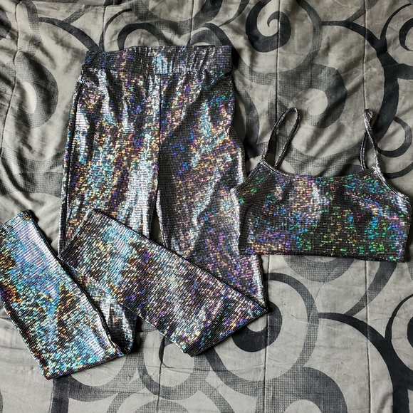 Fashion Nova holographic pant set - Picture 5 of 5